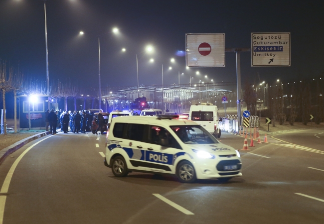 Cumhurbaşkanlığı Külliyesi bariyerlerine çarpan sürücü gözaltına alındı